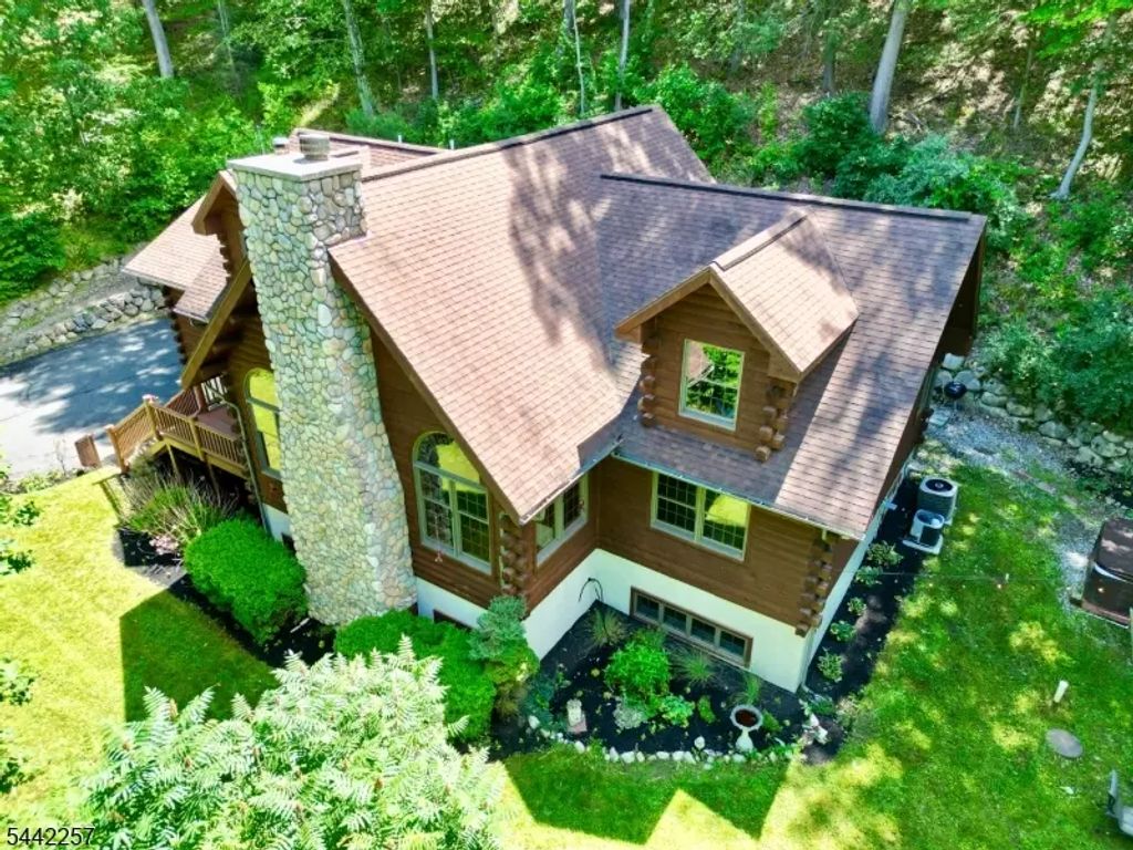 155 Knowlton Rd, Knowlton Twp.