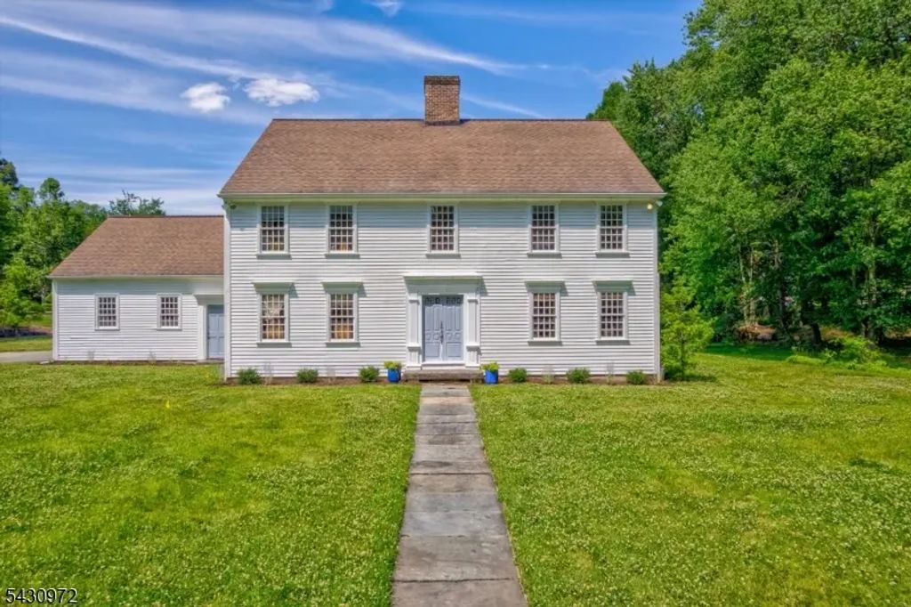 1 Canoe Ln, Roseland Boro