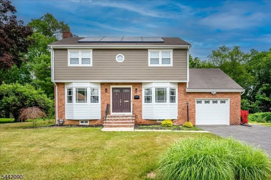 162 Mali Dr, North Plainfield Boro