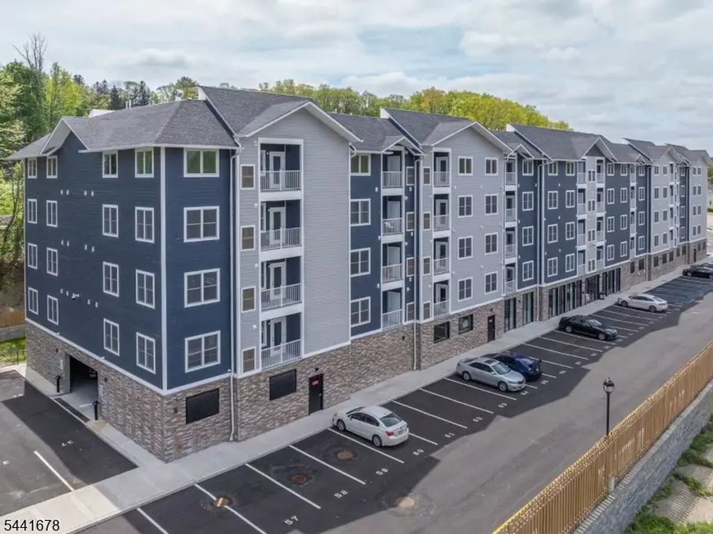 2 Flanders Rd 302, Netcong Boro
