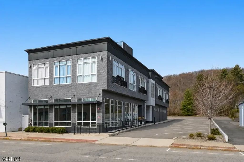 271 Millburn Ave, Millburn Twp.