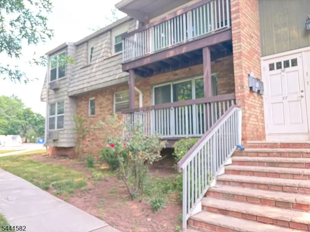 28 Deanna Dr   Apt 57, Hillsborough Twp.