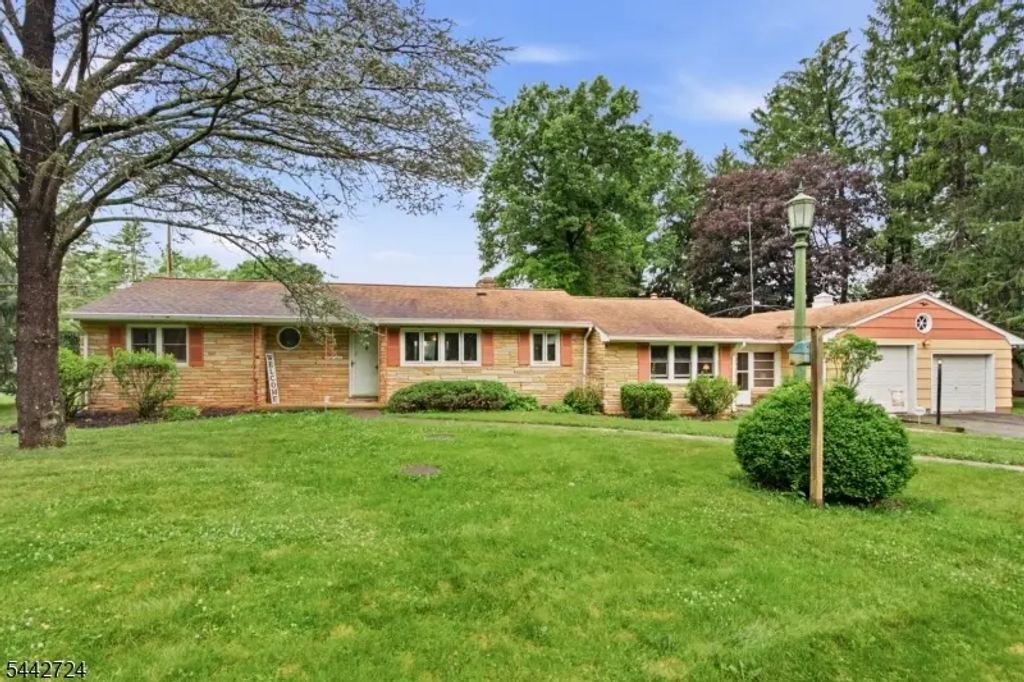 44 Burnt Hill Rd, Montgomery Twp.