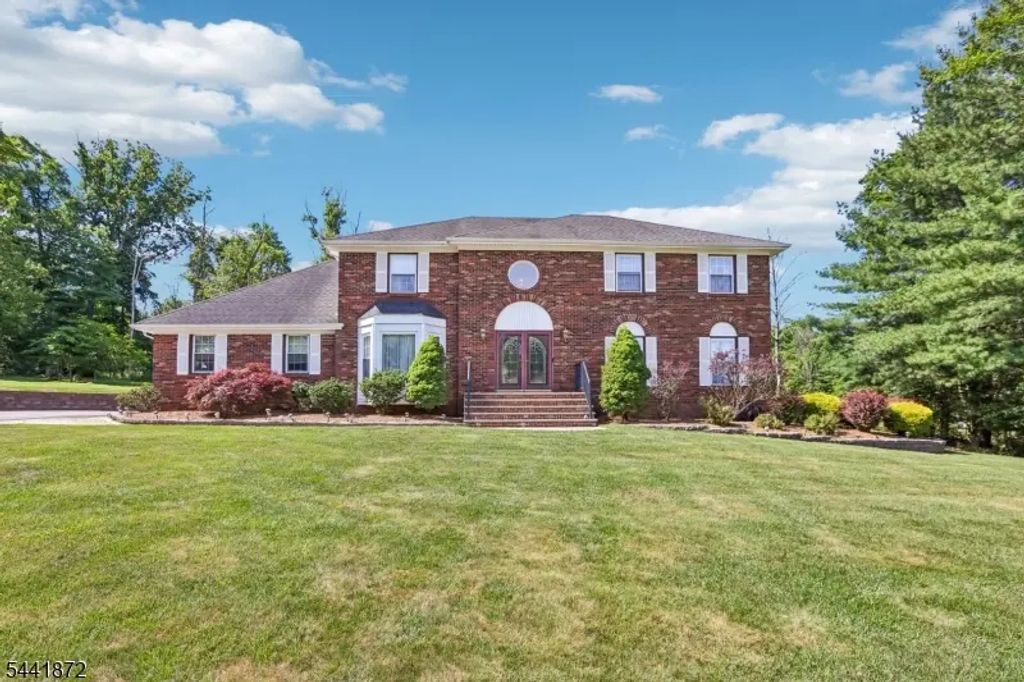 4 Viking Ct, Randolph Twp.