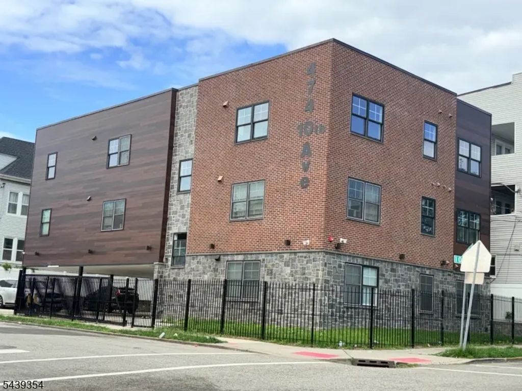 474 10th Ave, Paterson City