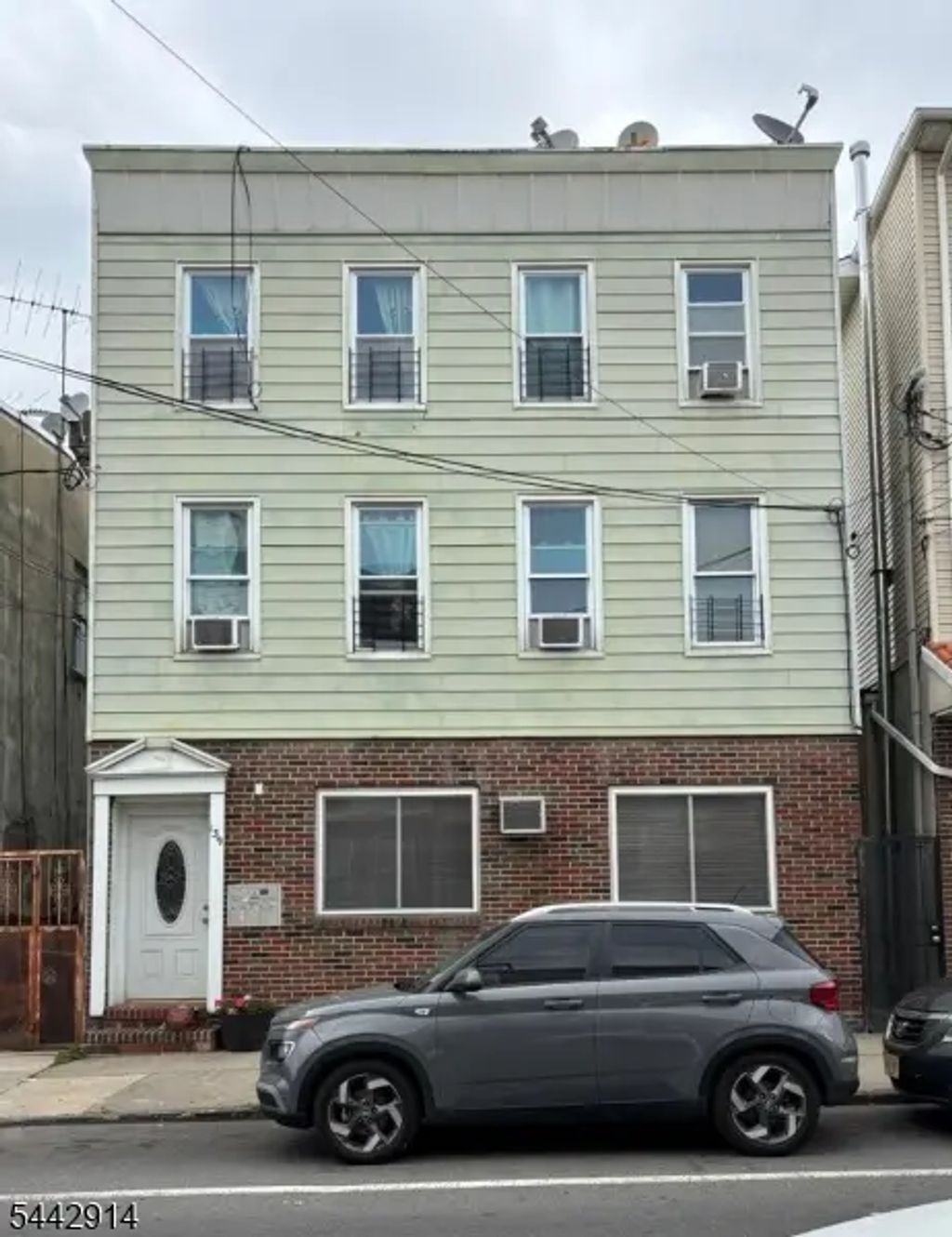 139 Elm St, Newark City