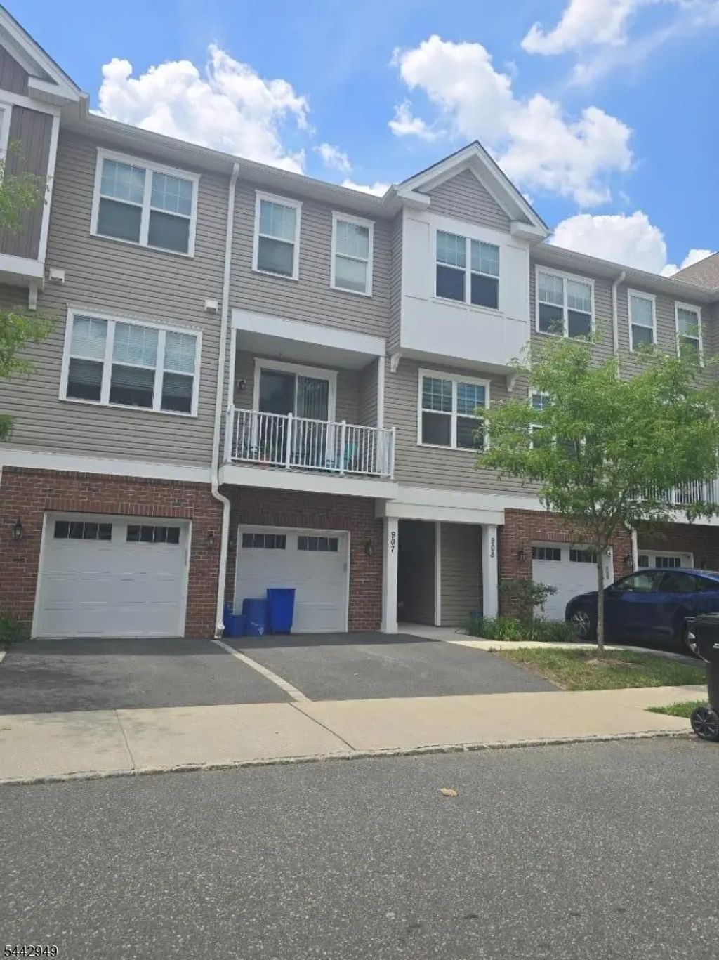 907 Greenland Sq, Highland Park Boro