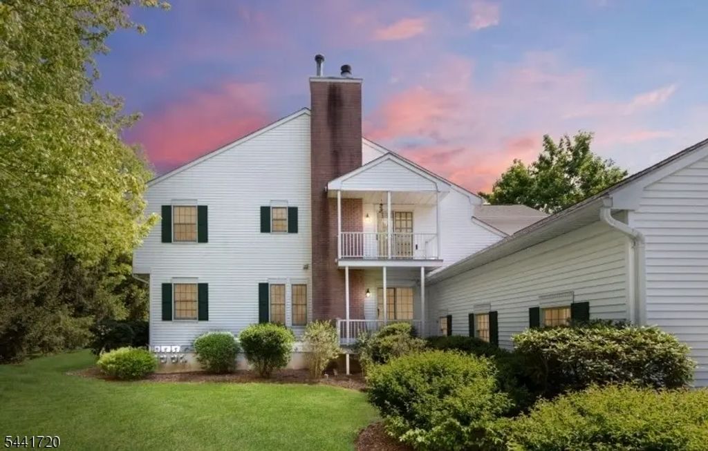 82 Smithfield Ct, Bernards Twp.