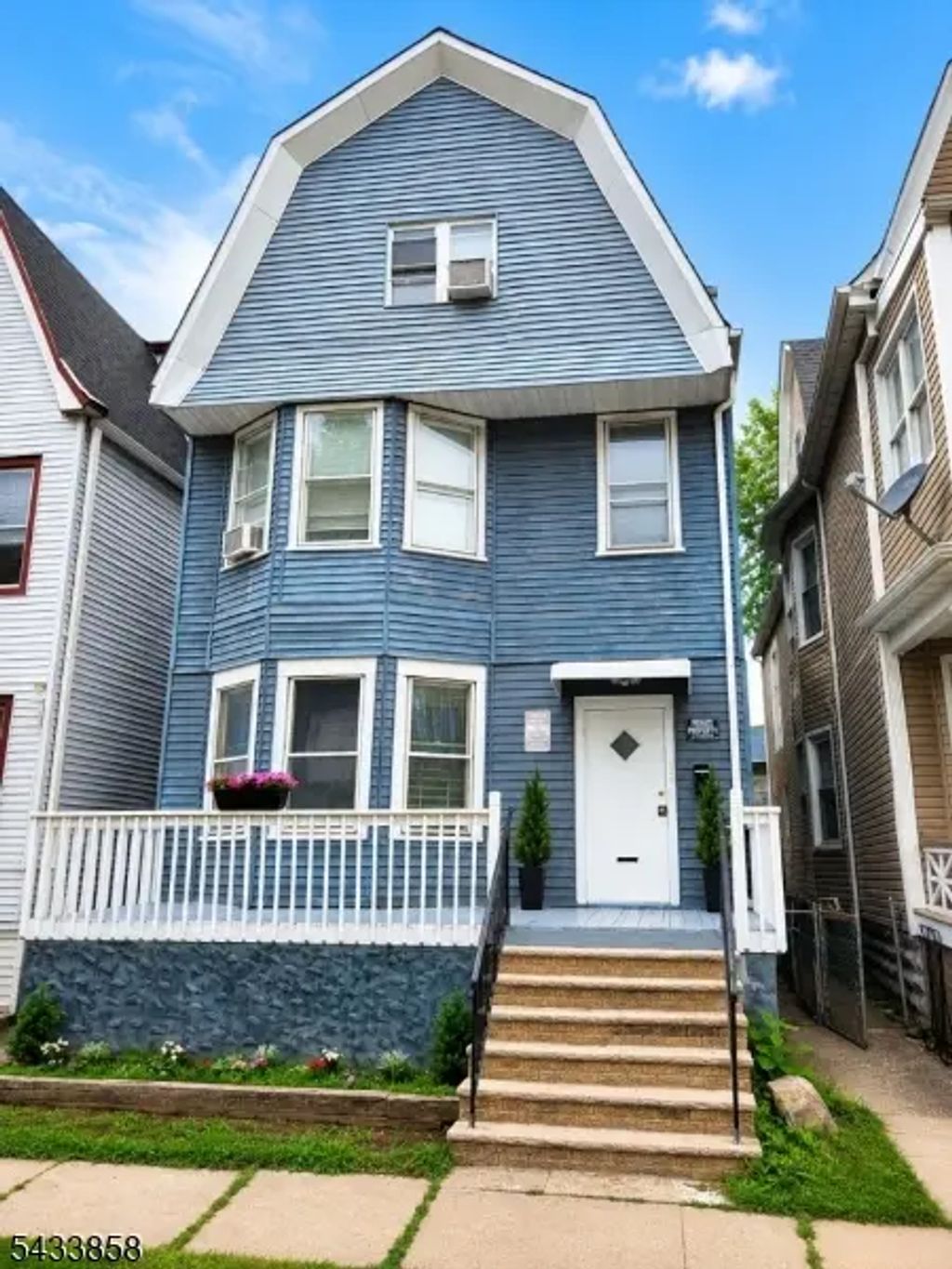 327 Amherst St, East Orange City