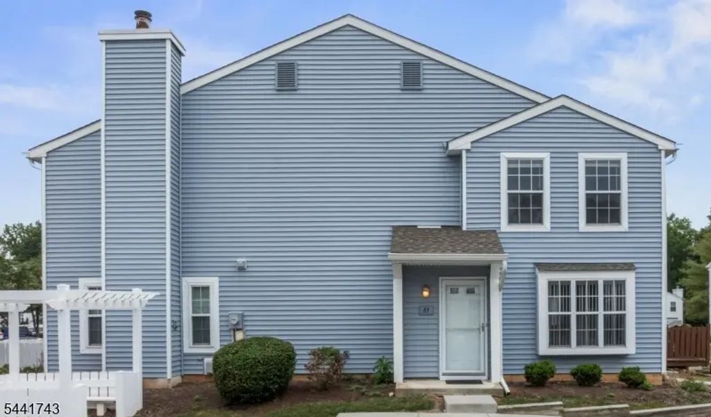 85 Almond Dr, Franklin Twp.