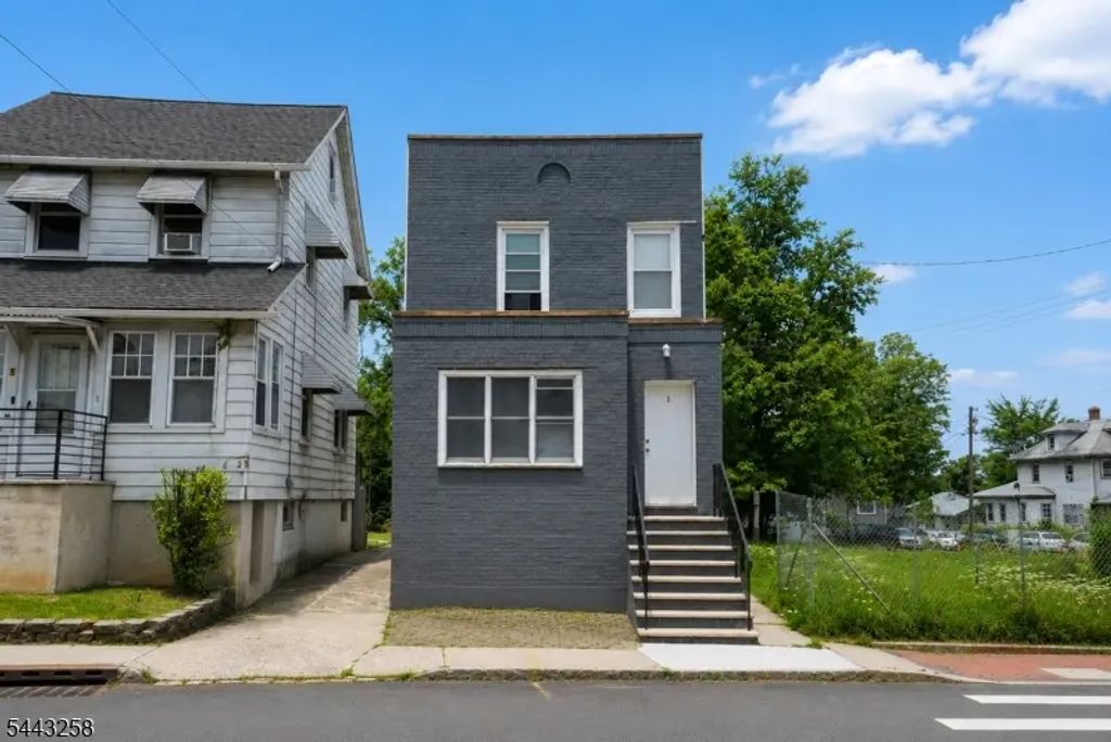 3 Laurel Ave, Maplewood Twp.