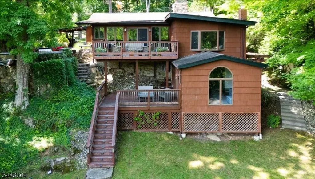 904 E End Rd, Stillwater Twp.