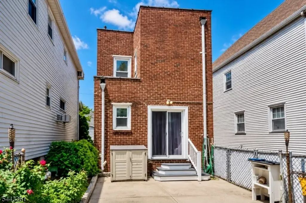 116 Brighton Ave, Belleville Twp.