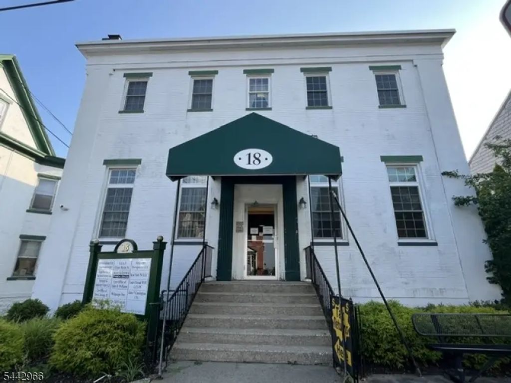 18 Church St Suite 115, Newton Town
