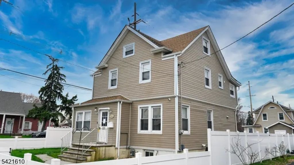824 Chestnut St, Roselle Boro