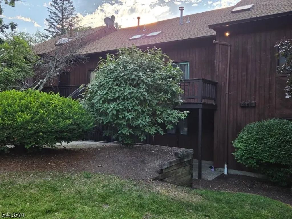 1 Sugar Loaf Ct Unit 8, Vernon Twp.