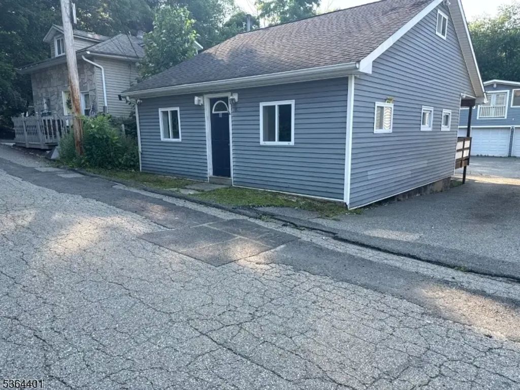 15 Diamond Dr, Jefferson Twp.
