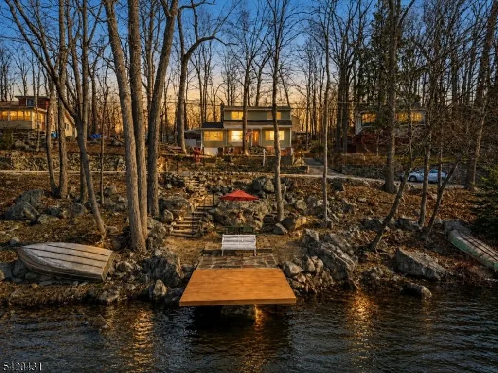 51 Lakeside Dr, Vernon Twp.