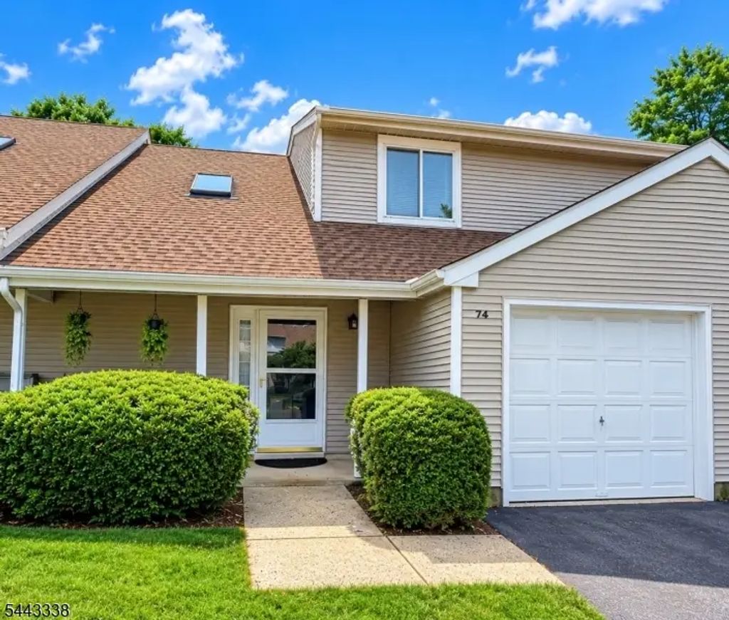74 Winchester Way, Franklin Twp.