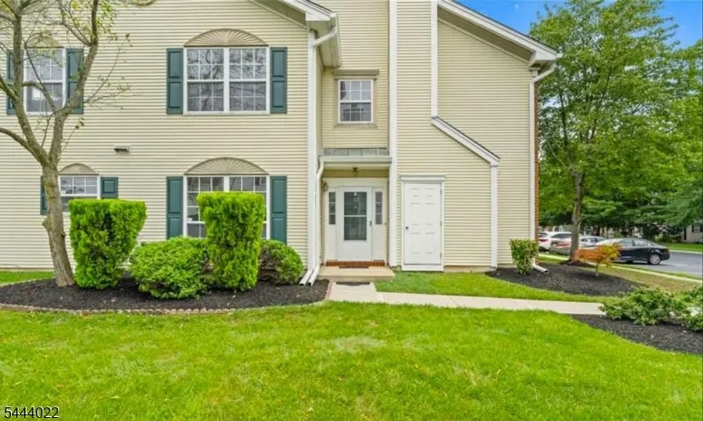 32 Cabot Way, Franklin Twp.