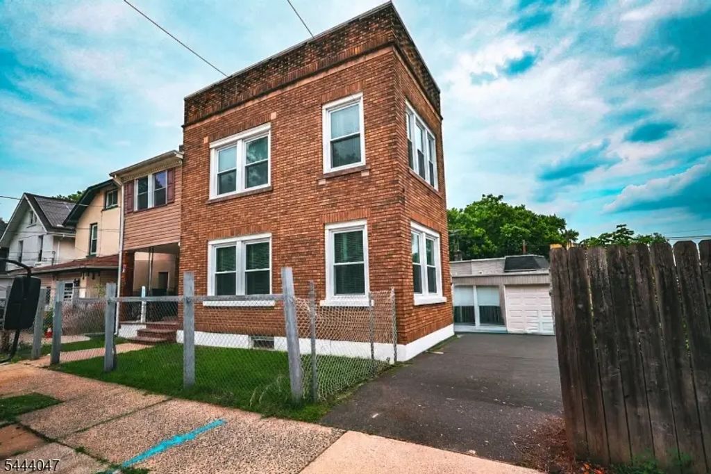 48 Salem St, Newark City