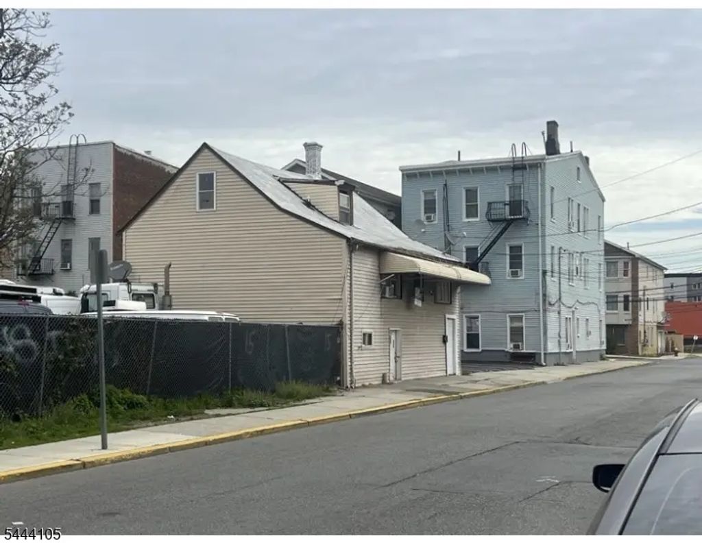 124 South St, Passaic City