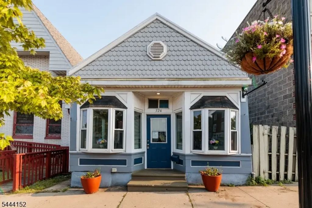 324 S Main St, Phillipsburg Town