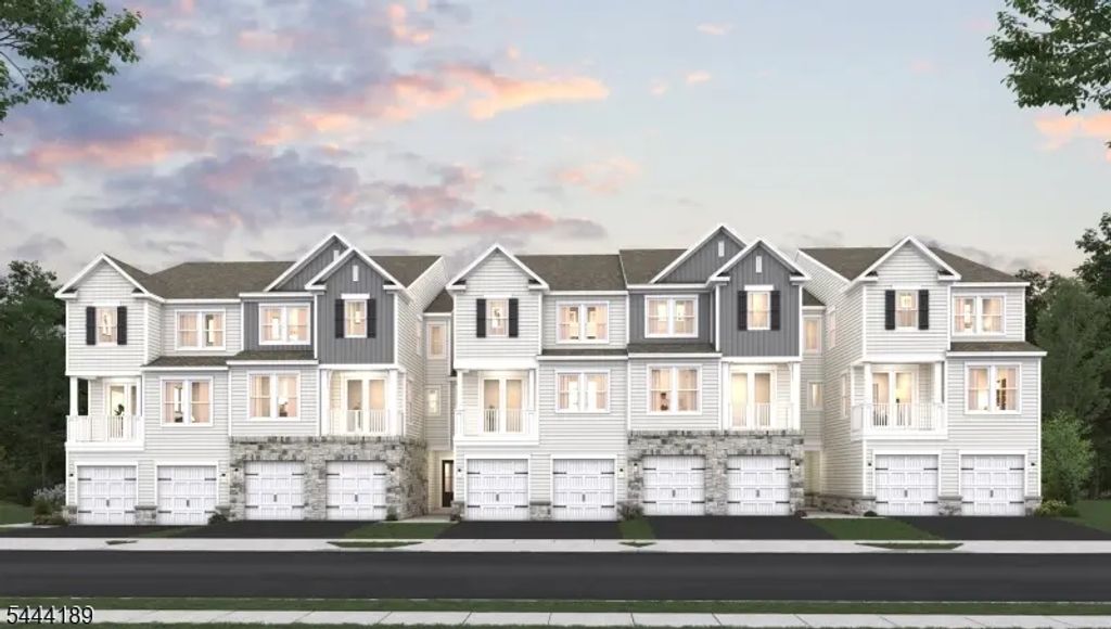 16 Reservoir Court, Wayne Twp.