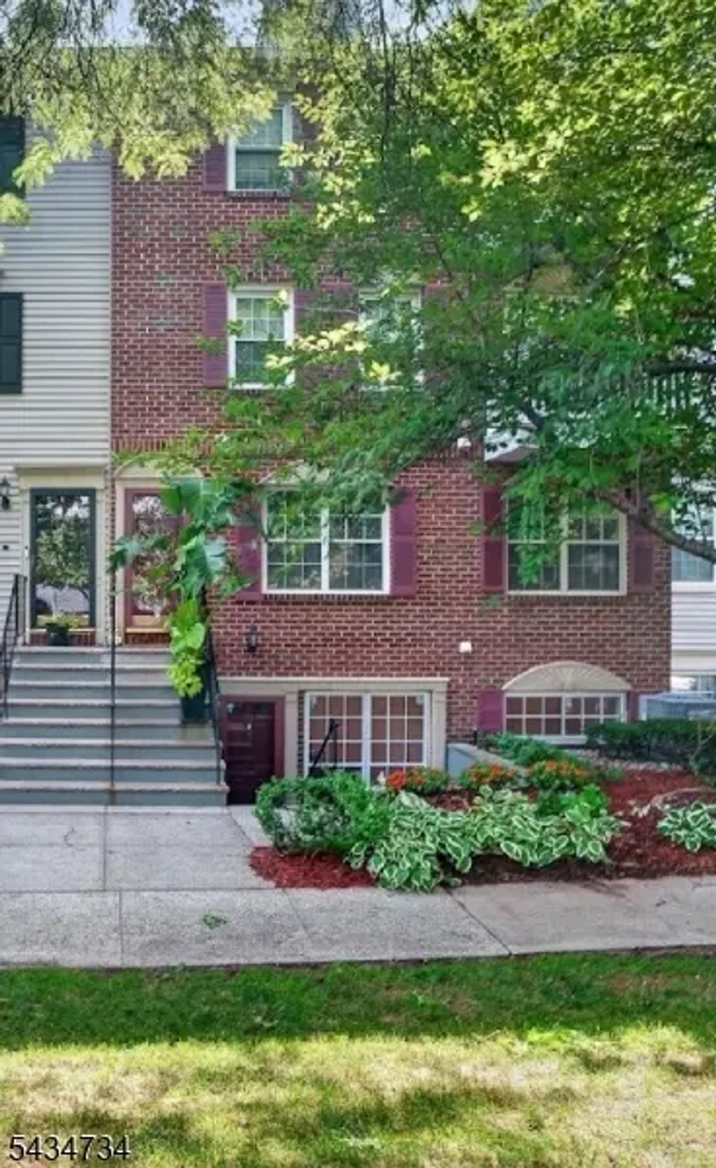 33 Seton Hall Dr, Newark City