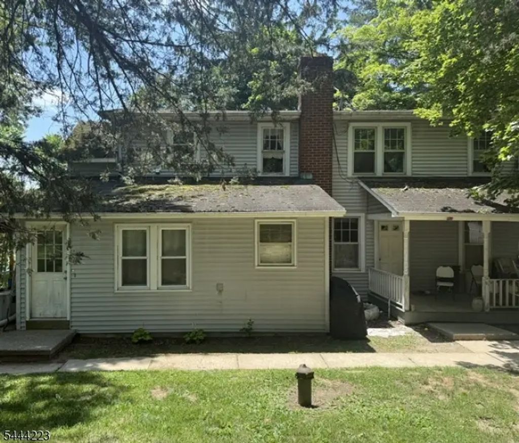22 Meadows Rd, Lafayette Twp.