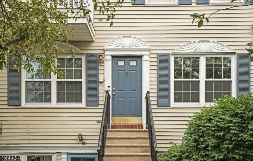 92 Callahan Ct, Newark City