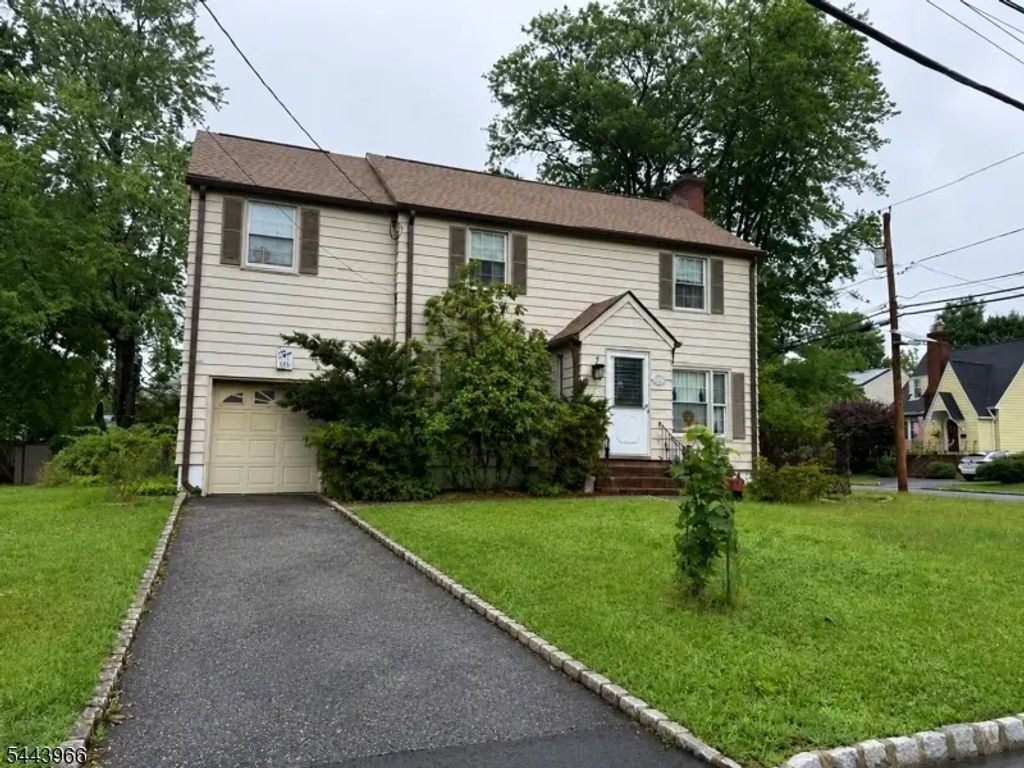 2 Charles St, Livingston Twp.