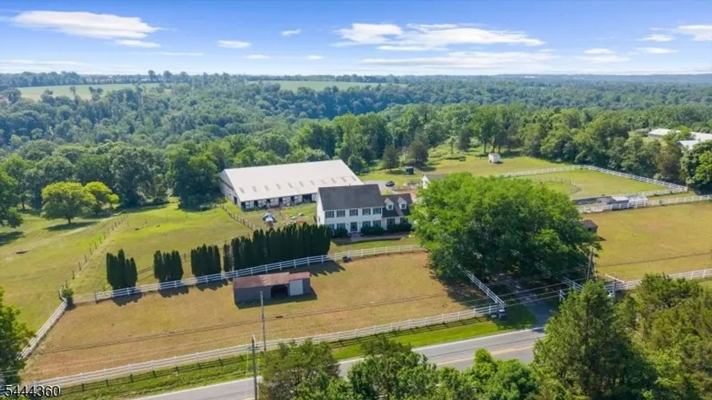 152 County Road 513, Alexandria Twp.