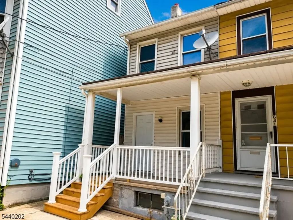 639 S Main St, Phillipsburg Town