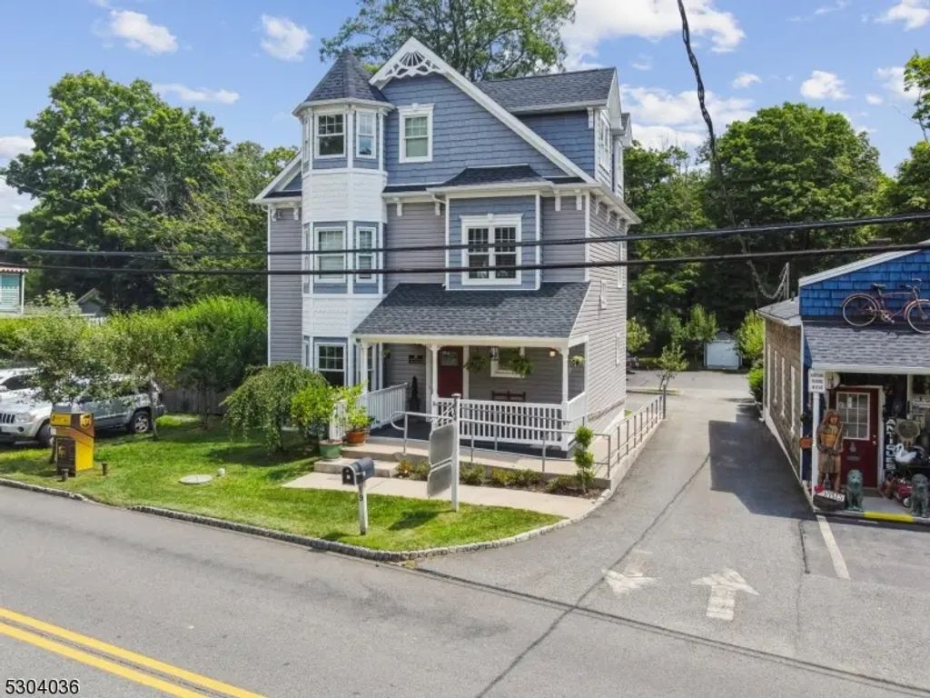 19 Park Pl, Mount Olive Twp.