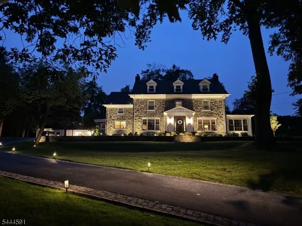 117 Forest Way, Essex Fells Twp.