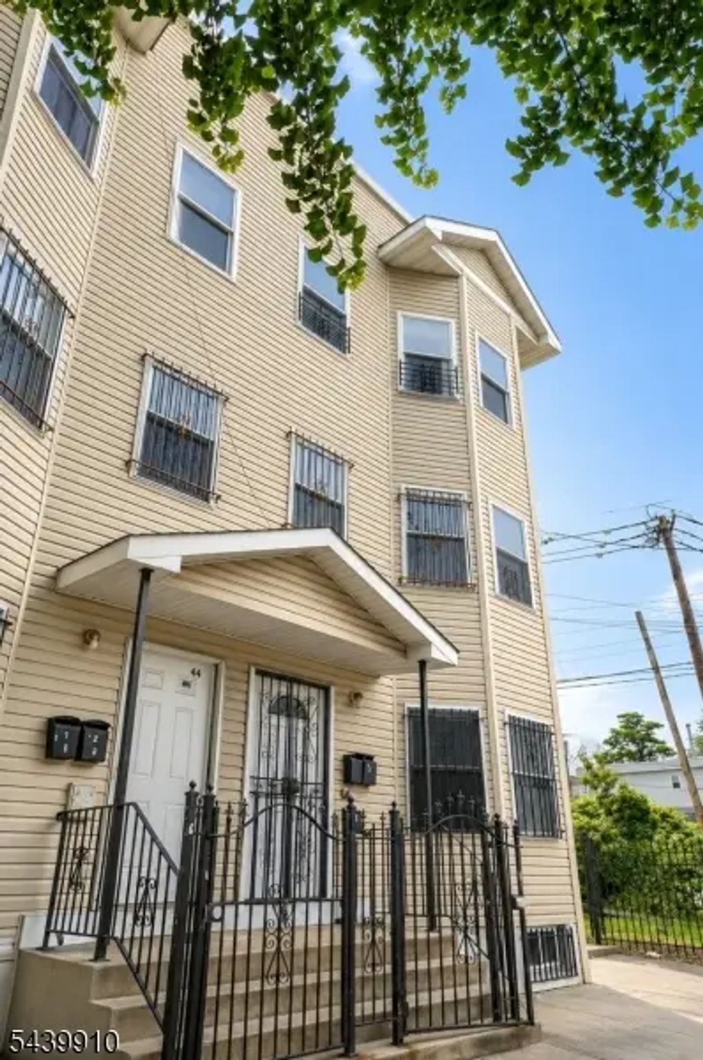42 Astor St, Newark City