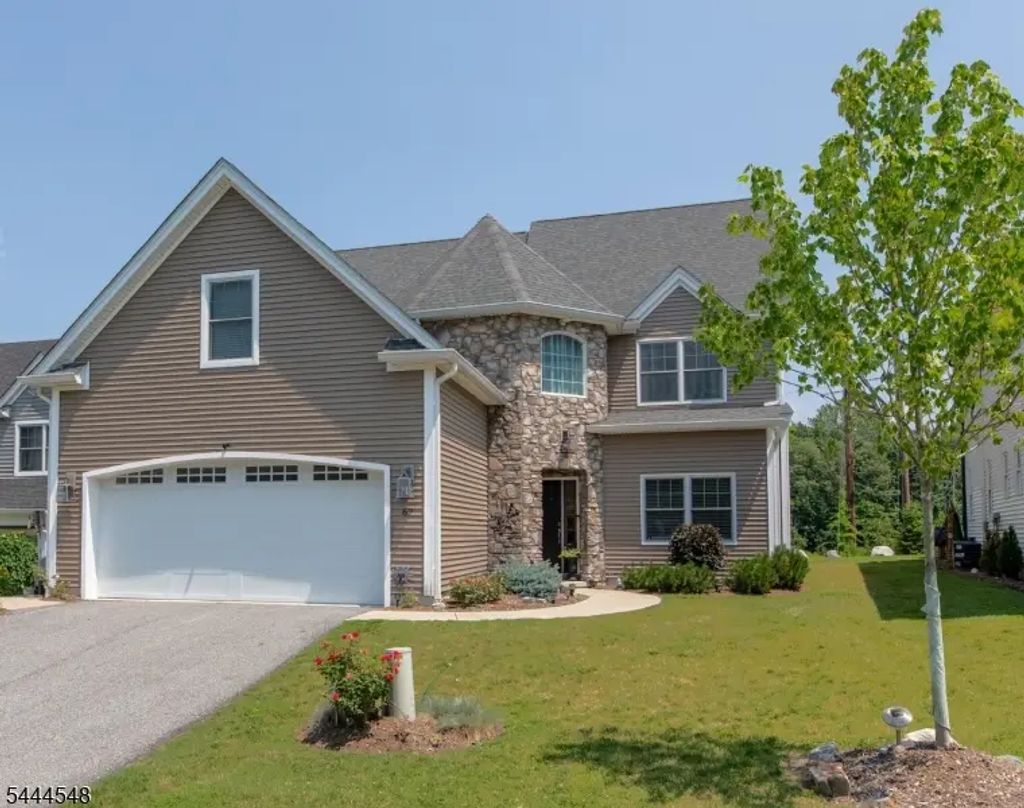 67 Bluffs Ct, Hamburg Boro