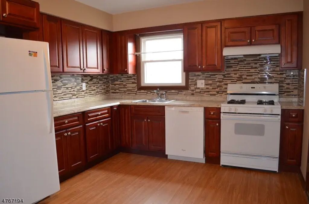 245 Orchard St, Elmwood Park Boro