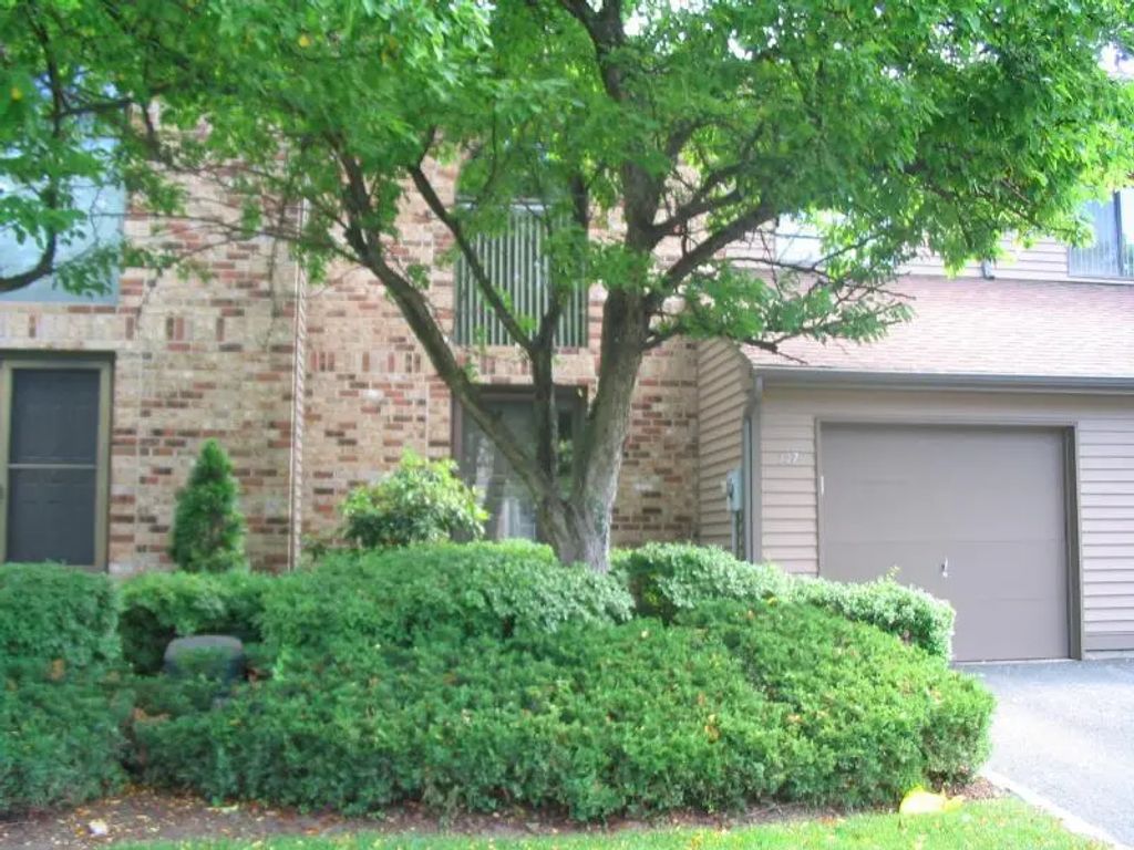 147 Castle Ridge Dr, East Hanover Twp.