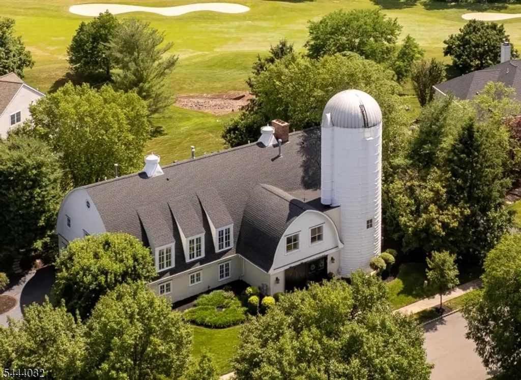 8 Flanders Valley Ct, Montgomery Twp.