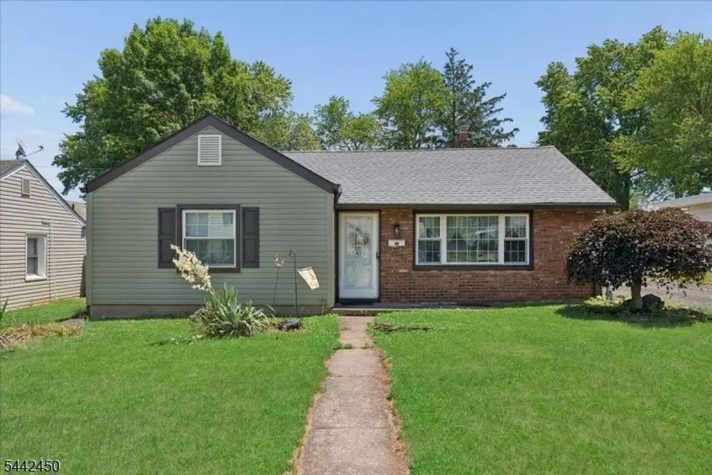 42 Walnut St, Edison Twp.