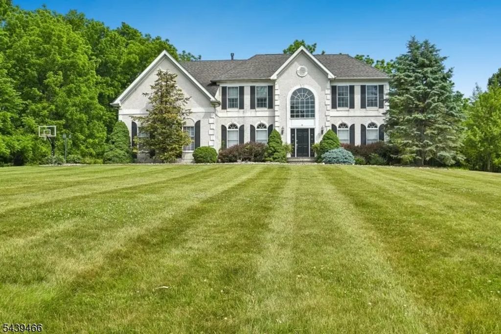9 Steeplechase Lane, Franklin Twp.