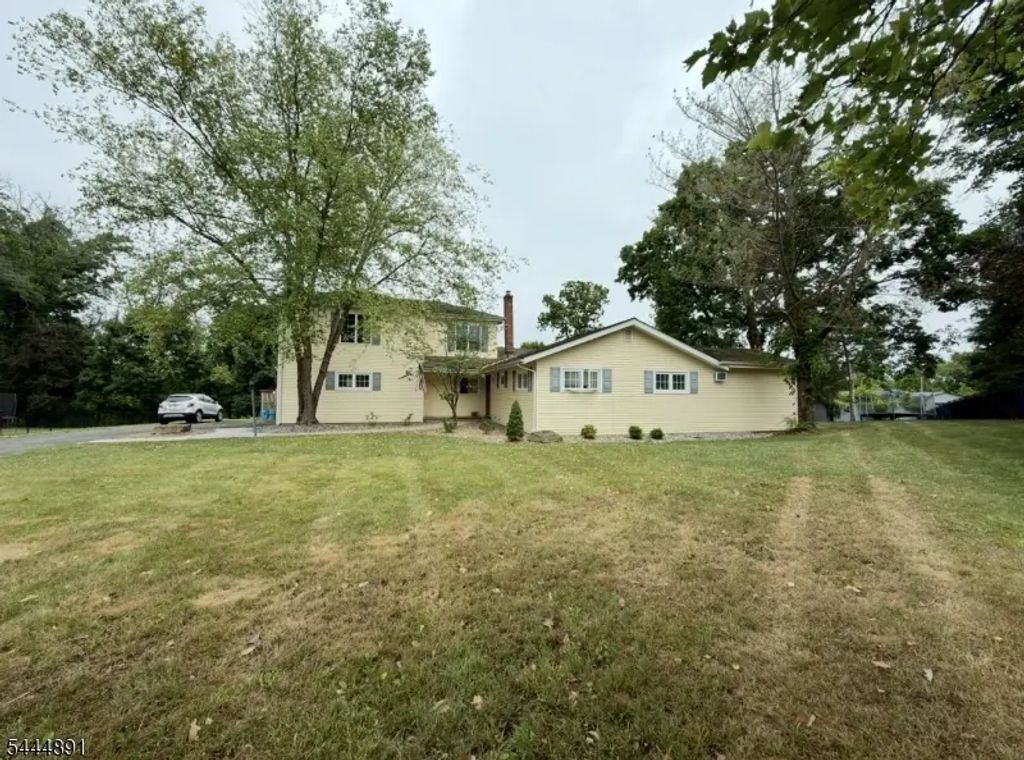 24 Beardslee Rd, Millstone Boro