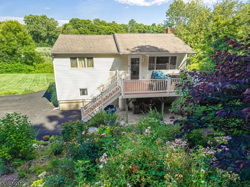 8 Pond Dr, Vernon Twp.