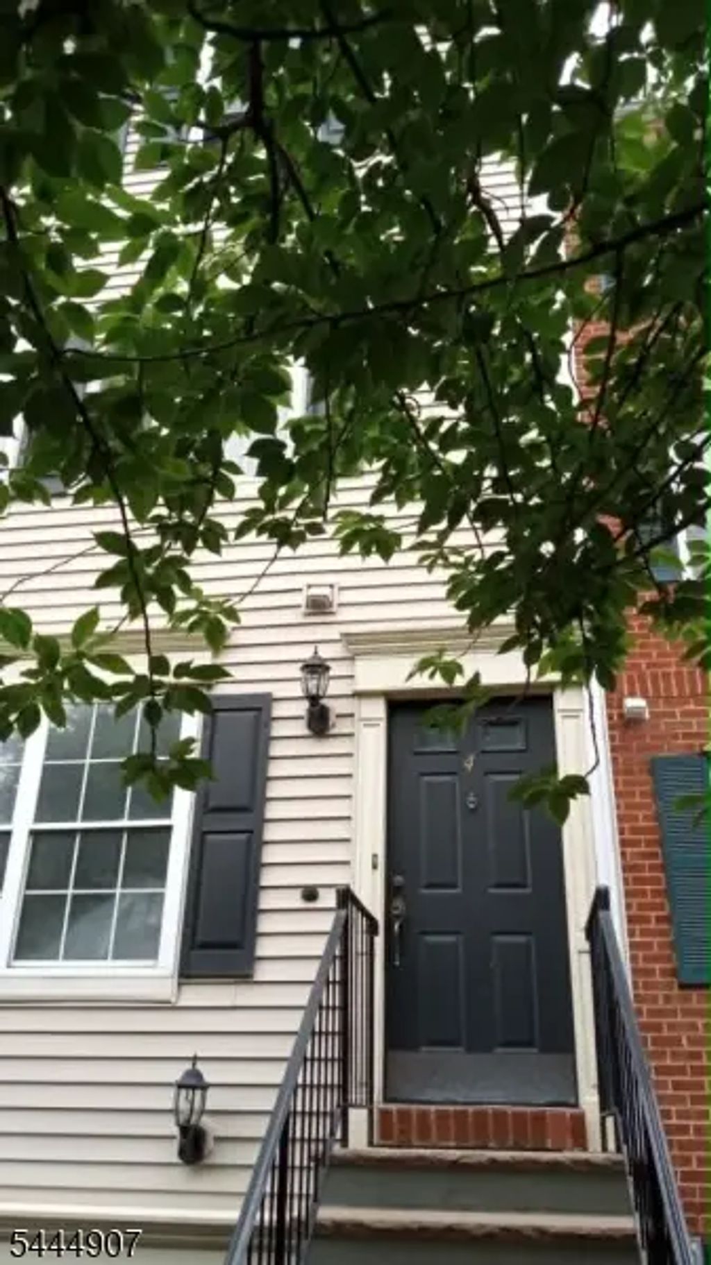 4 Colgate Dr, Newark City