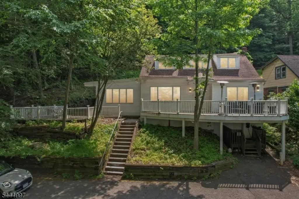 157 W Lindsley Rd, Cedar Grove Twp.
