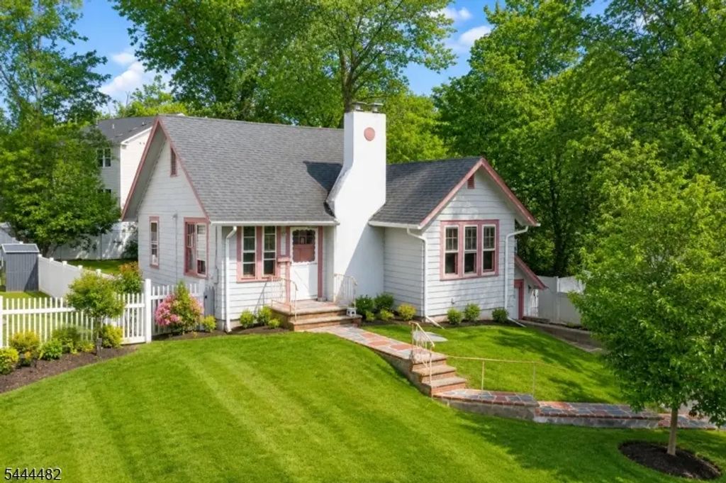 125 Meadowbrook Rd, Livingston Twp.