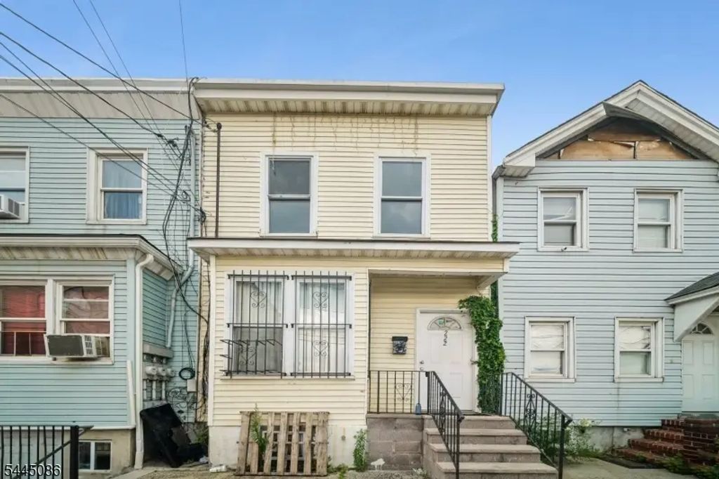 222 Astor St, Newark City