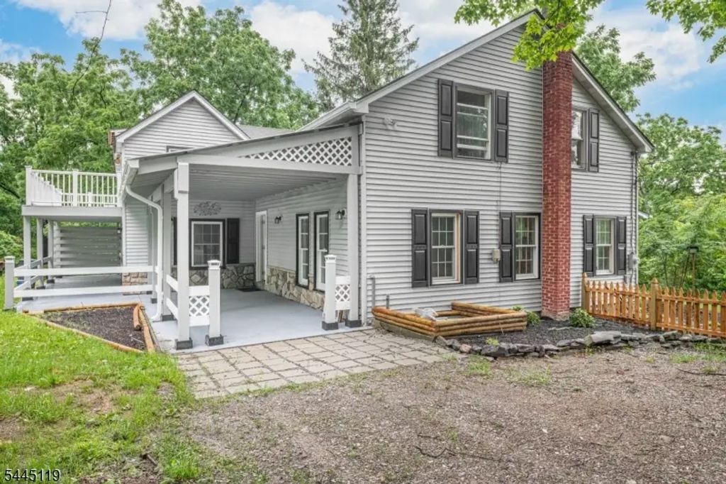 68 Libertyville Rd, Wantage Twp.